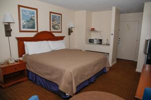 A bed or beds in a room at Atlantic Coast Inn