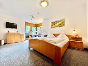 a large bedroom with a bed and a tv at Weinhaus am Schieferfels in Veldenz