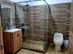 Ένα μπάνιο στο Cabañas VILLA PAOLA +33 φωτογραφίες