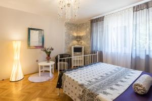 A bed or beds in a room at Artistic chill art apartment 2+2.Centar of Split.