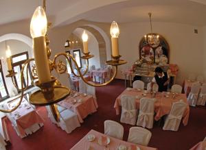 Restaurace v ubytování Hotel Deutscher Kaiser