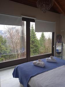 プラマンタにあるEnoroのベッドルーム1室(窓のあるベッド1台、タオル2枚付)