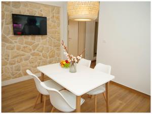 TV a/nebo společenská místnost v ubytování Apartmani Makelja
