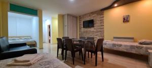 Postel nebo postele na pokoji v ubytování RA Apartmani Vrdnik