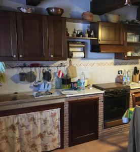 Kuhinja oz. manjša kuhinja v nastanitvi La Casetta al Roccone
