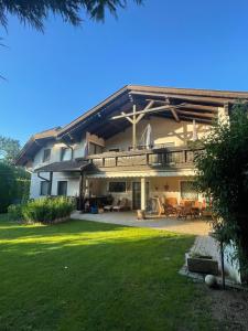 Aed väljaspool majutusasutust Haus zum Glück