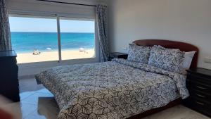 Postel nebo postele na pokoji v ubytování Al amine plage