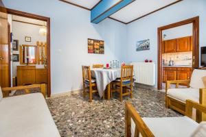 a kitchen and dining room with a table and chairs at Ioanna Villa in Skala Marion