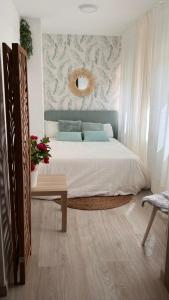 Postel nebo postele na pokoji v ubytování Luxurystudioplayamar