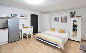 Kuchyň nebo kuchyňský kout v ubytování Apartment D & Studio L
