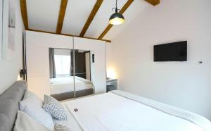Postel nebo postele na pokoji v ubytování Apartment D & Studio L