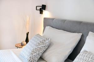 Postel nebo postele na pokoji v ubytování Apartment D & Studio L