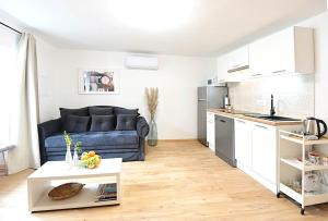 Kuchyň nebo kuchyňský kout v ubytování Apartment D & Studio L