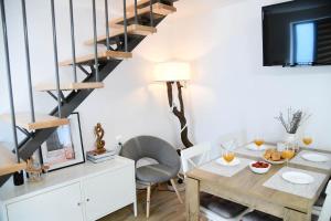 Fotografie z fotogalerie ubytování Apartment D & Studio L v destinaci Dobrinj
