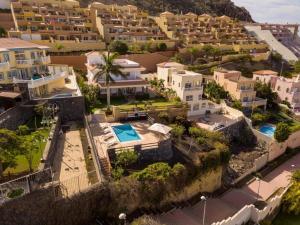 Bazén v ubytovaní Villa Marianna con piscina climatizada y barbacoa alebo v jeho blízkosti