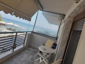 A balcony or terrace at Annas seaside apartment