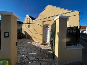 Budynek, w którym mieści się apartament