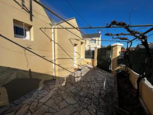 Budynek, w którym mieści się apartament