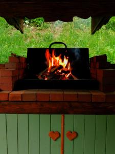 Maamaja külastajatele saadaval grillimisvõimalused