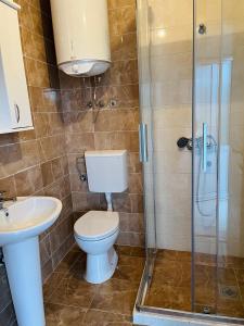 A bathroom at Apartments MASIMO