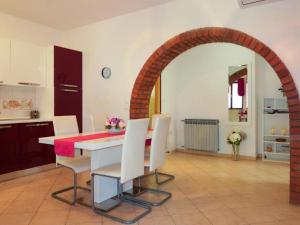 Kuchyň nebo kuchyňský kout v ubytování Apartments ORSIC