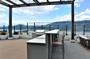 Gallery image of WOW Penthouse 22nd Floor Downtown Lakeview in Kelowna