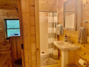 Foto da galeria de 1 BR Cabin at Lodges at Eagles Nest - Gated Community em Banner Elk