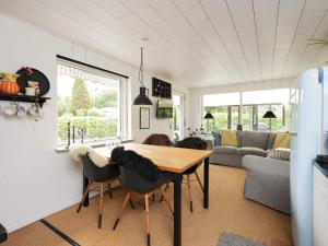 Posezení v ubytování Holiday home Karrebæksminde LIII