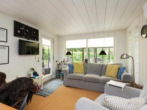 TV a/nebo společenská místnost v ubytování Holiday home Karrebæksminde LIII
