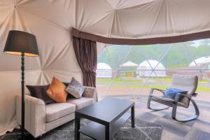 A seating area at Glamping Resort Varie