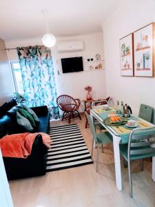 a living room with a table and a dining room at Apartamento Playa de Monte Gordo in Monte Gordo