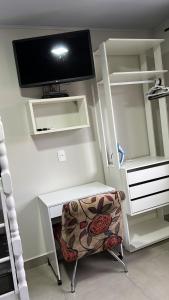 TV a/nebo společenská místnost v ubytování APTO3 COM AR COND. WIFI E TV SMART