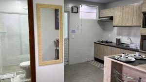 Kuchyň nebo kuchyňský kout v ubytování APTO3 COM AR COND. WIFI E TV SMART + 15 fotografií