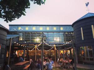 Gæster der bor på Nash Gold Private Condo - 2bed, 2bath, Sleep 6, 25 Min Walk To Broadway And All Nashville Attractions, Pool, Gym