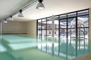Bazén v ubytování Hotel Edelweiss nebo v jeho okolí