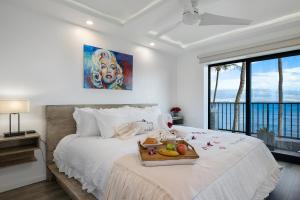 Ein Bett oder Betten in einem Zimmer der Unterkunft Spectacular luxury , modern oceanfront condo Maalaea-Kihei ,Maui