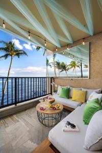 Ein Balkon oder eine Terrasse in der Unterkunft Spectacular luxury , modern oceanfront condo Maalaea-Kihei ,Maui
