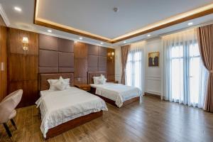 Postel nebo postele na pokoji v ubytování Hotel Trí Lê