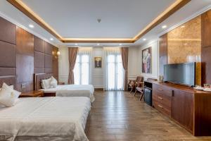 Postel nebo postele na pokoji v ubytování Hotel Trí Lê