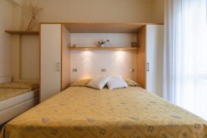 Una cama o camas en una habitación de Hotel Loretta & Dependance