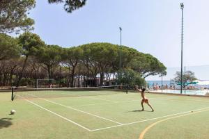 Tenis a/nebo squash v ubytování Club Hotel Marina Seada Beach nebo okolí