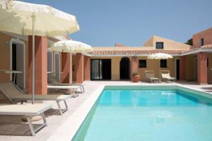 Bazén v ubytování Club Hotel Marina Seada Beach nebo v jeho okolí