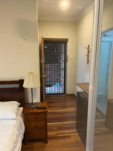 Giường trong phòng chung tại Riverwood