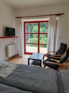 TV a/nebo společenská místnost v ubytování Apartmány Na samotě