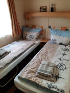 two twin beds in a room with a window at MALLARD in Helming