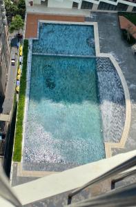 Tầm nhìn ra hồ bơi gần/tại Master's Gold Coast Apartments