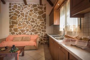Kuchyňa alebo kuchynka v ubytovaní Kookis Village
