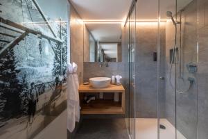 Koupelna v ubytování Berghotel Tgantieni + 37 fotografií