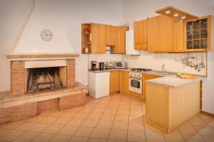 Kuchyňa alebo kuchynka v ubytovaní Casa del Bosco
