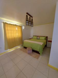 Postel nebo postele na pokoji v ubytování Villa Raven`s Paradise (Gris)